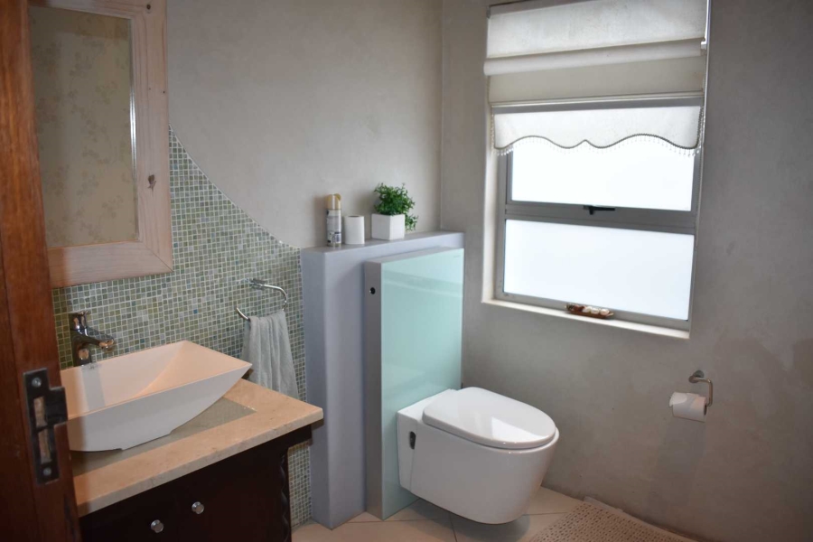 5 Bedroom Property for Sale in Gonubie Eastern Cape